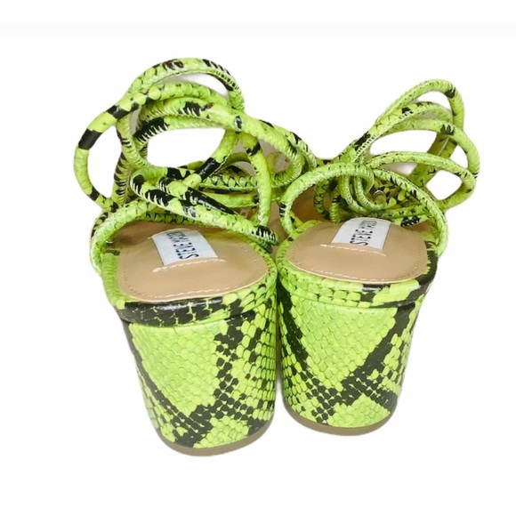 NWT Steve Madden Impressed Neon Green Snake Print Ankle Wrap Dress Sandals - Picture 5 of 6